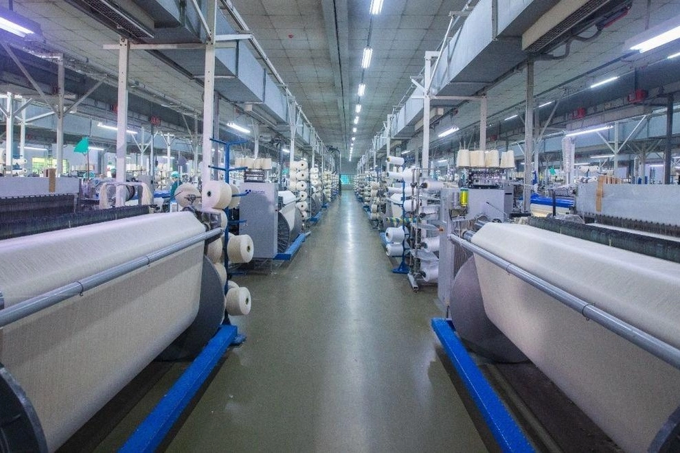 Jak dob&oacute;r tkaniny wpływa na produkcję odzieży z tkanin?