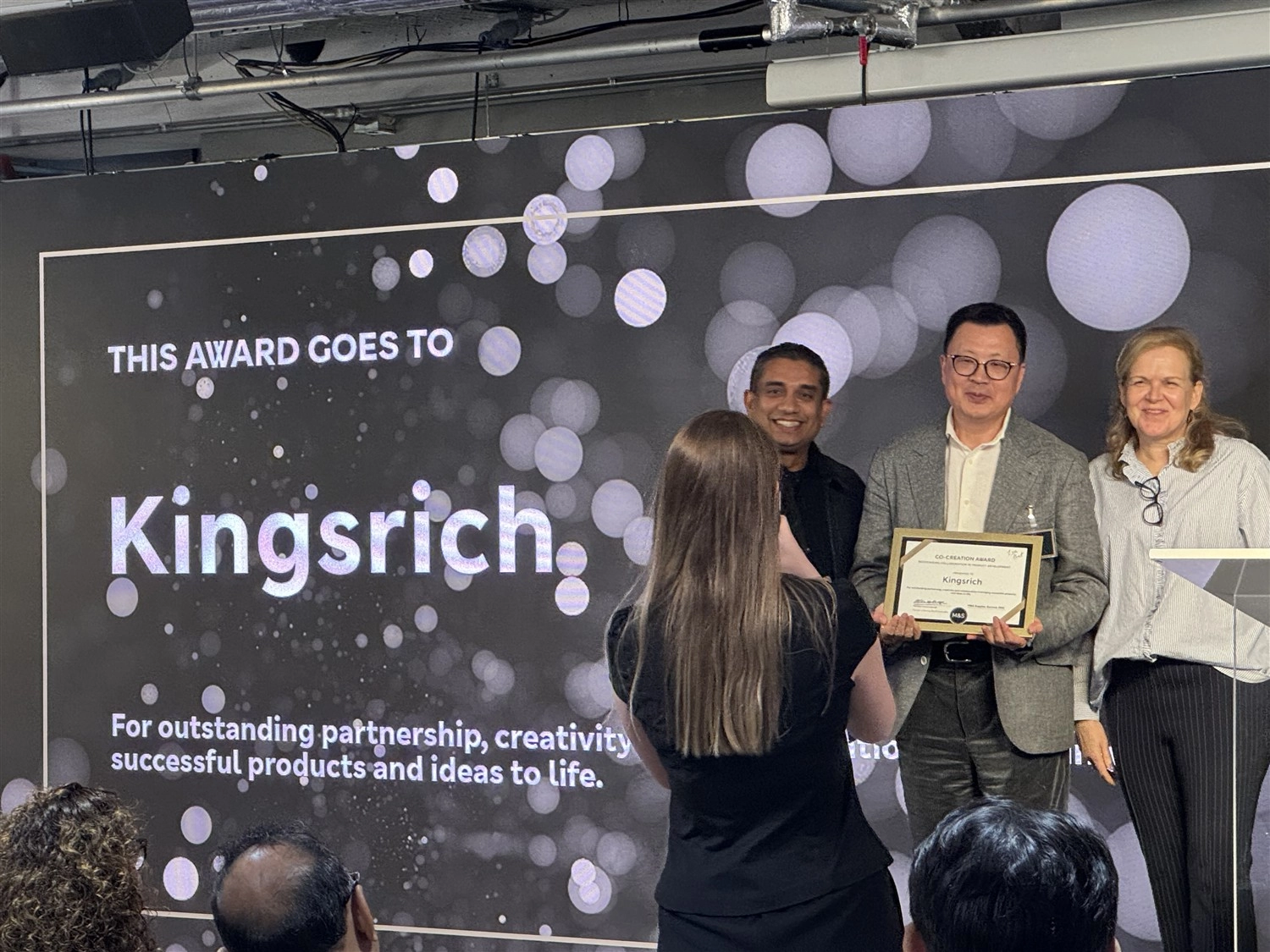 Kingsrich otrzymuje nagrodę Co-Creation Award podczas M&S Supplier Summit 2026 Kingsrich otrzymuje nagrodę Co-Creation Award podczas M&S Supplier Summit 2026